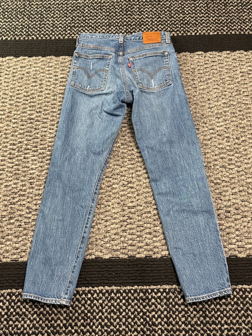 Levi’s Wedgie Straight Jeans Woman’s Sz 25 BIG E Distressed Casual Classic Denim - Picture 2 of 9
